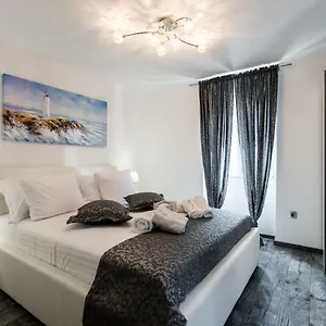 Nona Lena Studio Apartman Split