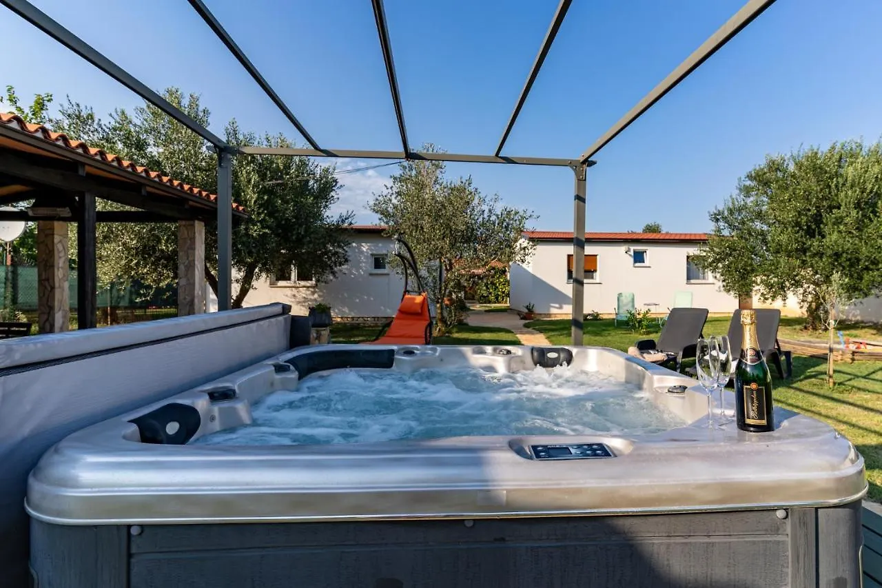 Holiday Home Kerniat Pola