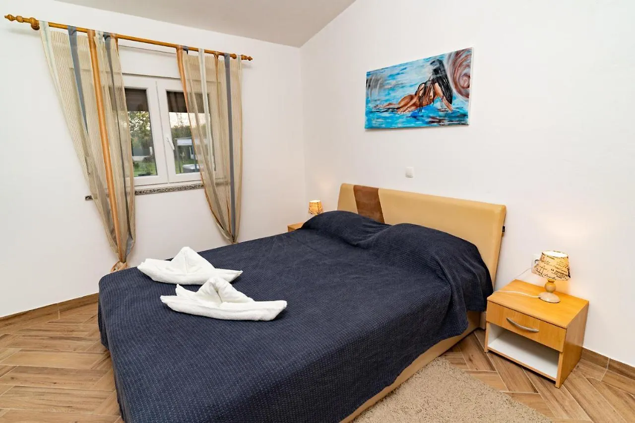 Holiday Home Kerniat Pola 0*,  Croazia
