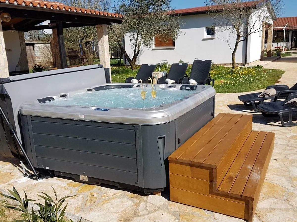 Holiday Home Kerniat Pola