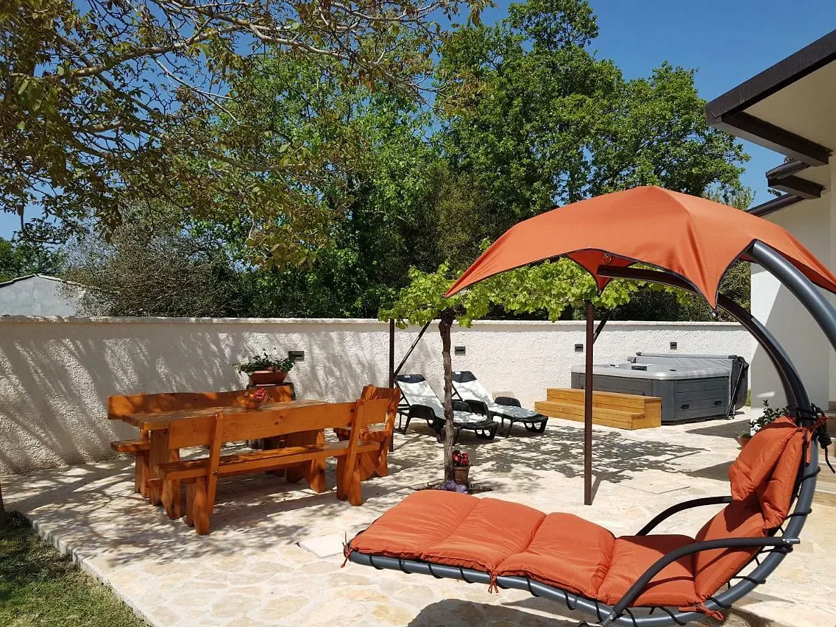 Holiday Home Kerniat Pola Croazia