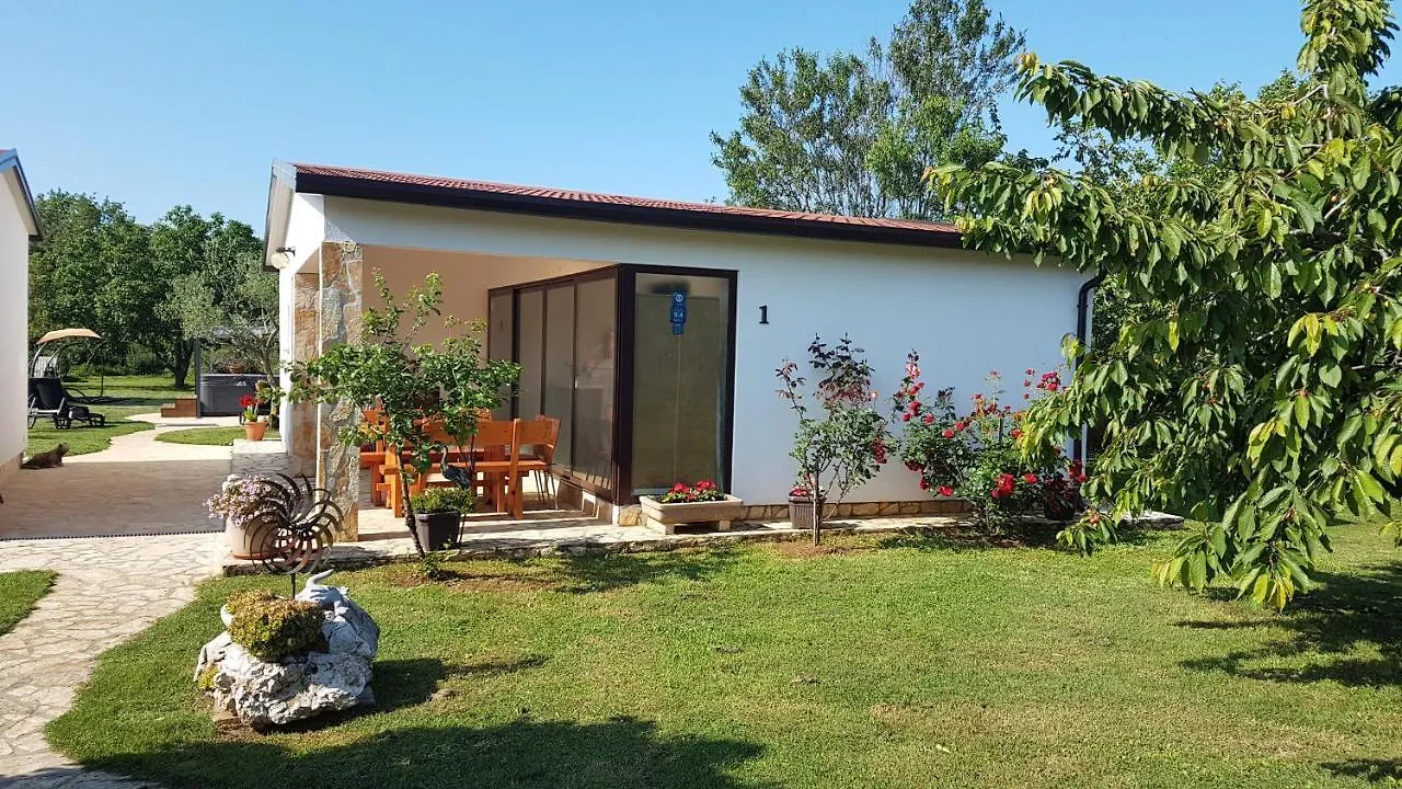Holiday Home Kerniat Pola 0*,